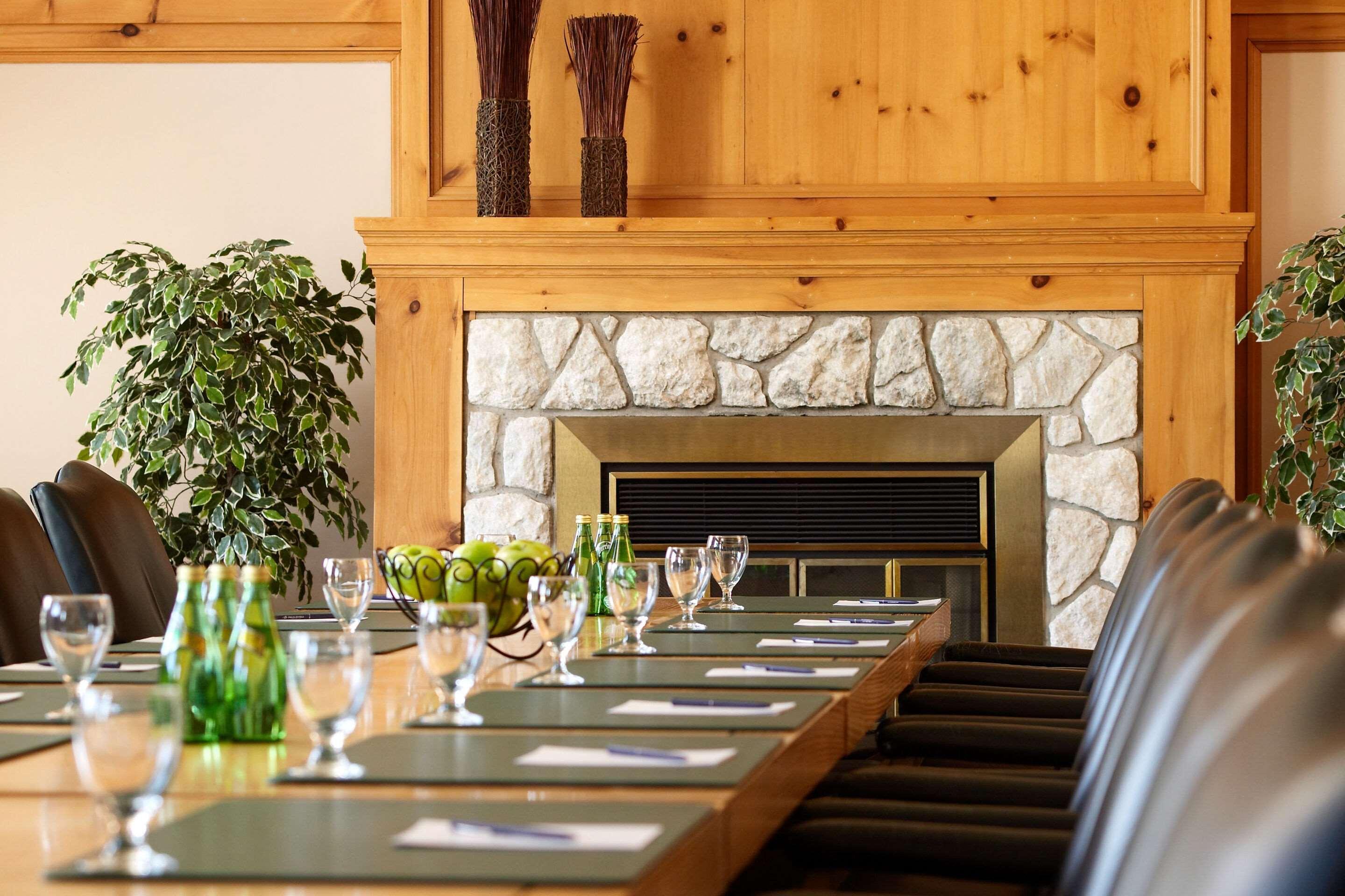 Pinestone Resort, Conference Centre, Spa & Golf Course Haliburton Exteriör bild
